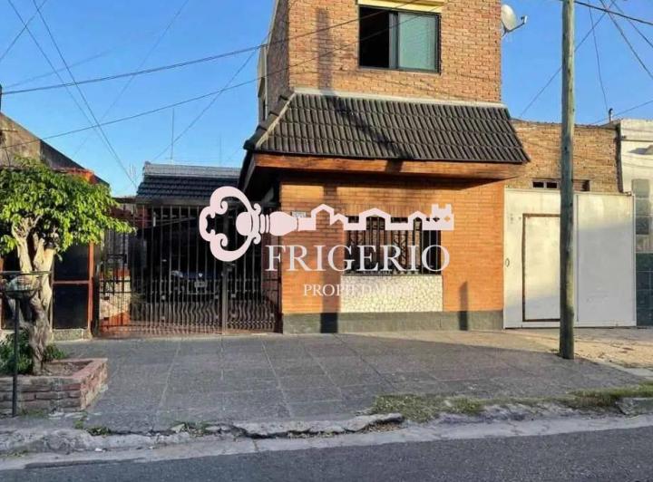 Casa · 180m² · 5 Ambientes · 1 Cochera