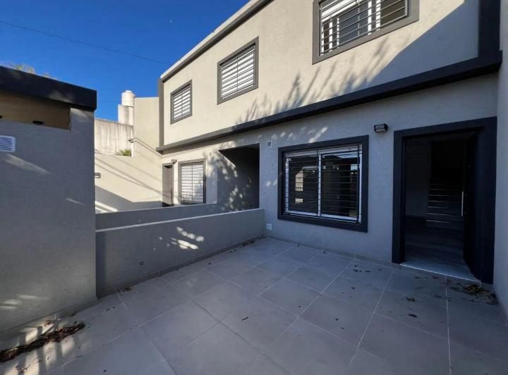 Casa · 80m² · 4 Ambientes · 1 Cochera