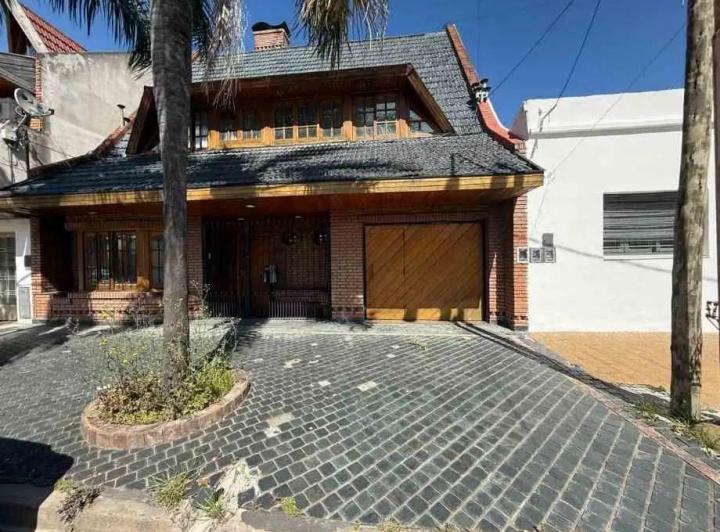 Casa · 270m² · 4 Ambientes · 1 Cochera