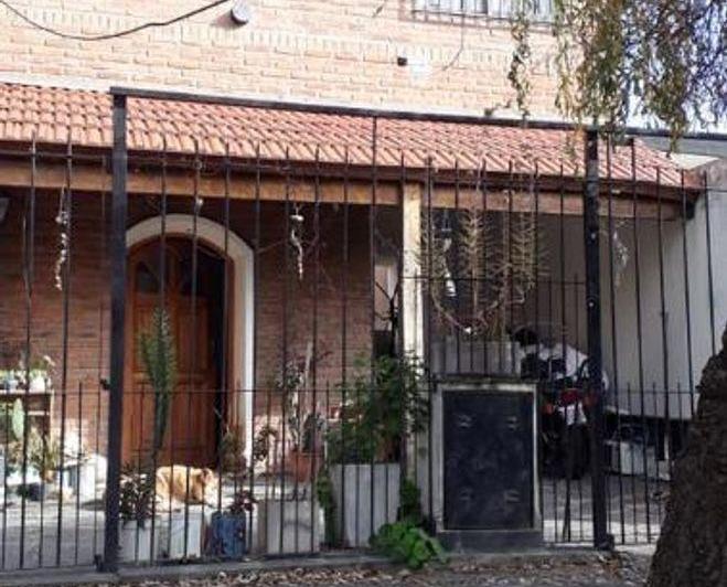 Casa · 240m² · 6 Ambientes