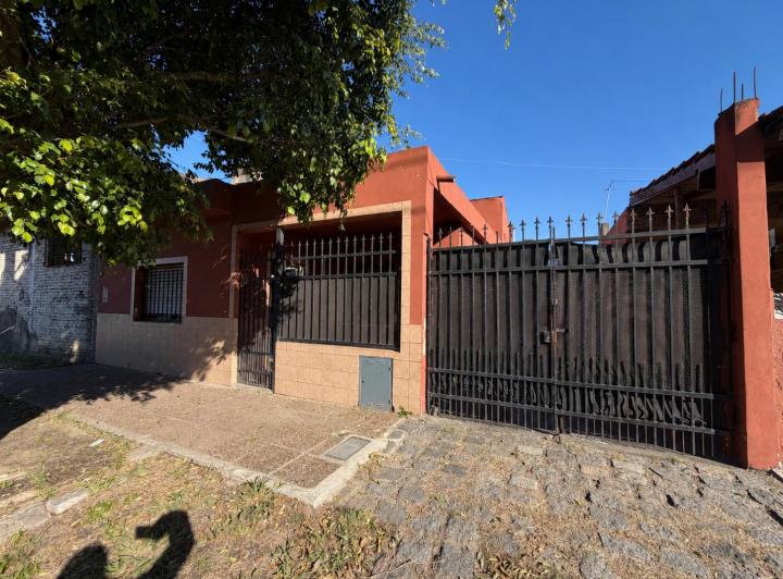 Casa · 80m² · 3 Ambientes · 2 Cocheras