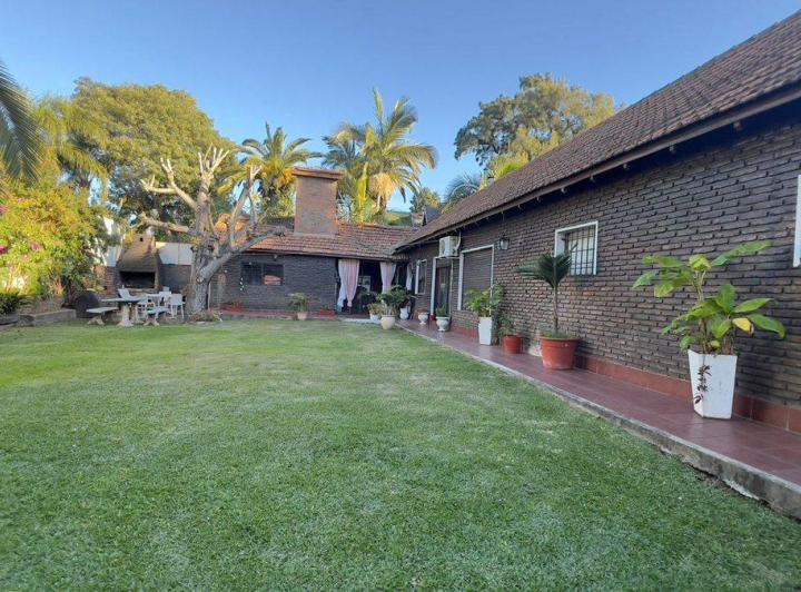Casa · 182m² · 4 Ambientes · 2 Cocheras