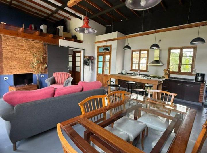 Casa · 250m² · 4 Ambientes · 3 Cocheras