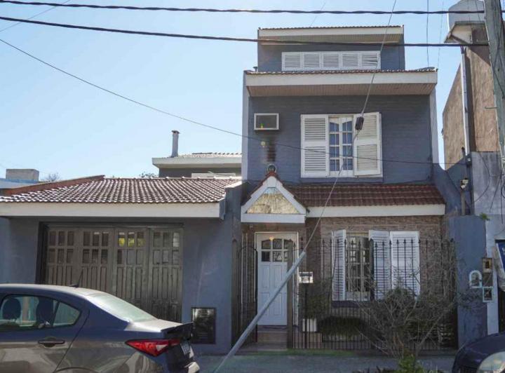 Casa · 175m² · 4 Ambientes · 2 Cocheras