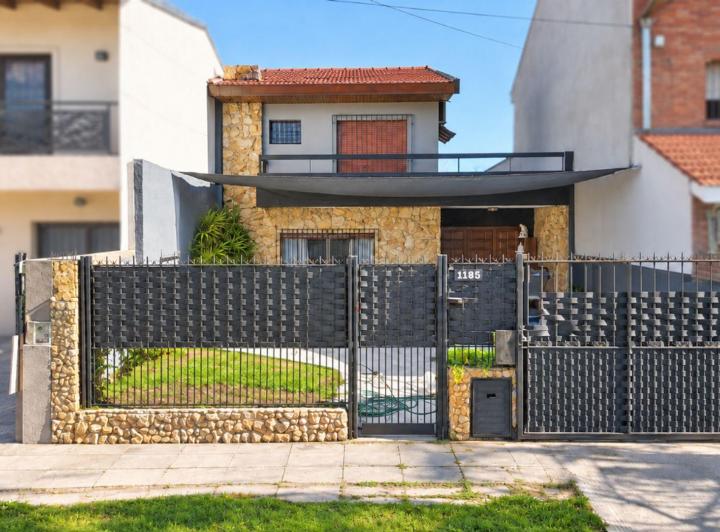 Casa · 166m² · 4 Ambientes · 1 Cochera