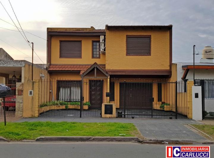 Casa · 150m² · 5 Ambientes · 2 Cocheras