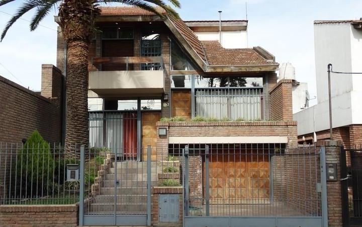 Casa · 270m² · 6 Ambientes · 2 Cocheras