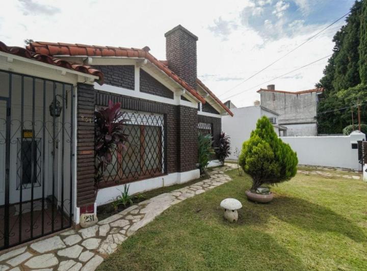 Casa · 155m² · 4 Ambientes · 5 Cocheras