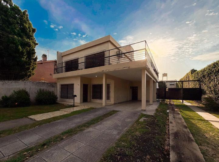 Casa · 141m² · 5 Ambientes · 1 Cochera