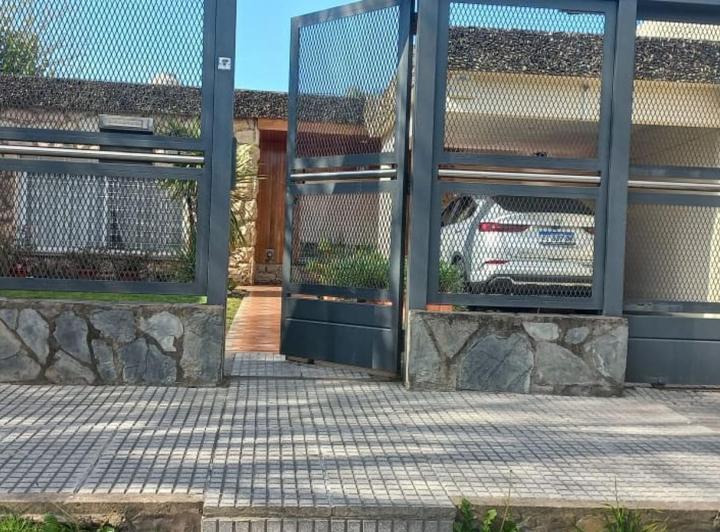 Casa · 196m² · 3 Ambientes · 1 Cochera