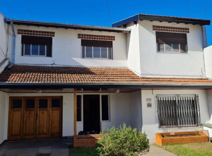 Casa · 150m² · 4 Ambientes · 3 Cocheras