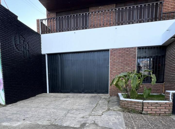 Bodega-Galpón · 300m² · 4 Ambientes · 10 Cocheras