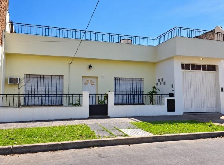Casa · 146m² · 4 Ambientes · 2 Cocheras