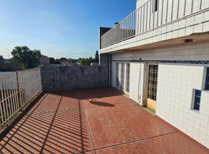 Casa · 415m² · 4 Ambientes · 3 Cocheras
