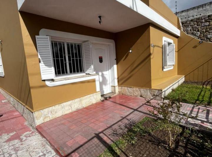 Casa · 53m² · 3 Ambientes · 2 Cocheras