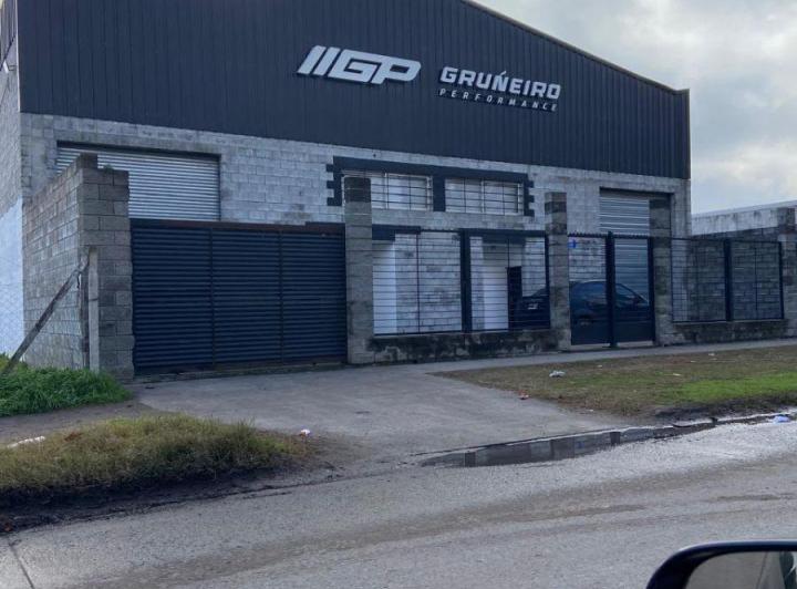 Bodega-Galpón · 390m² · 2 Cocheras