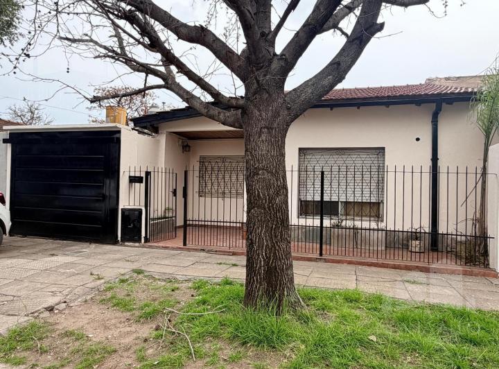 Casa · 95m² · 4 Ambientes · 1 Cochera
