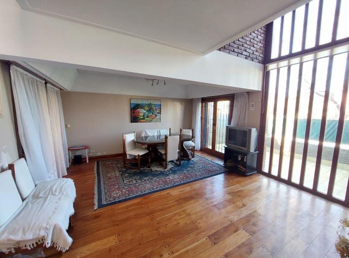 Casa · 245m² · 4 Ambientes · 3 Cocheras