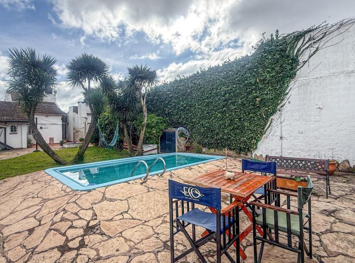 Casa · 375m² · 4 Ambientes · 2 Cocheras