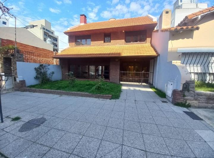 Casa · 111m² · 3 Ambientes · 2 Cocheras