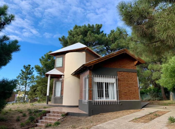 Casa · 100m² · 4 Ambientes · 2 Cocheras