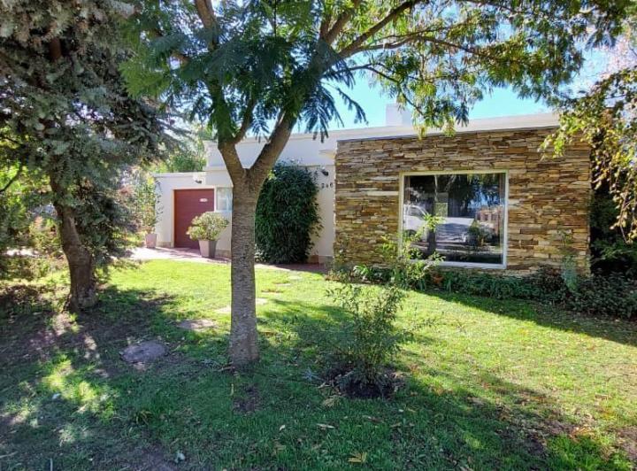 Casa · 130m² · 2 Ambientes · 1 Cochera