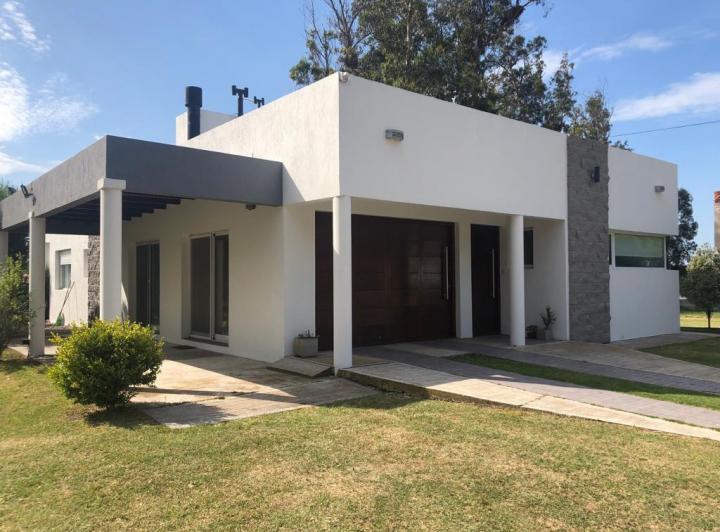 Casa · 160m² · 3 Dormitorios · 1 Cochera