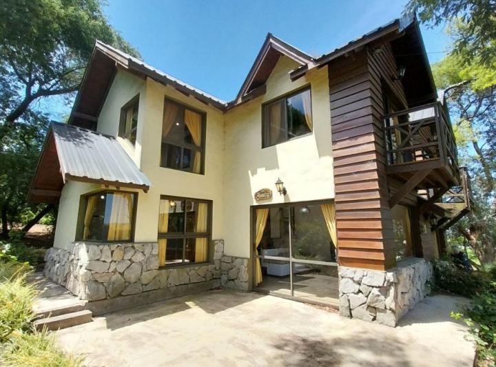 Casa · 160m² · 6 Ambientes · 2 Cocheras