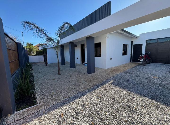 Casa · 180m² · 3 Ambientes · 5 Cocheras