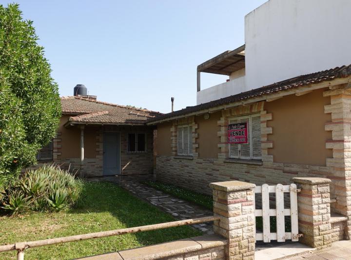 Casa · 102m² · 4 Ambientes · 1 Cochera