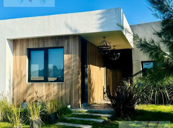 Casa · 225m² · 4 Ambientes