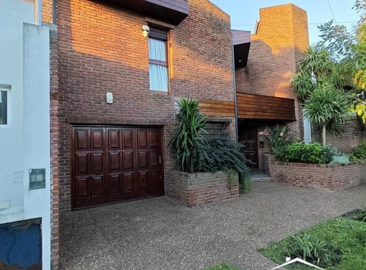 Casa · 163m² · 4 Ambientes · 1 Cochera