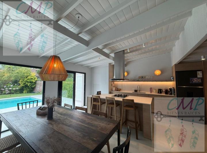 Casa · 160m² · 4 Ambientes · 2 Cocheras
