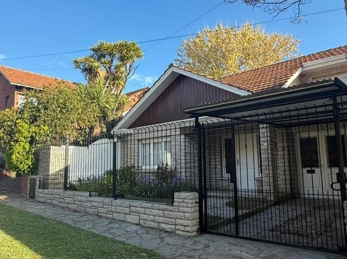 Casa · 245m² · 3 Ambientes · 1 Cochera