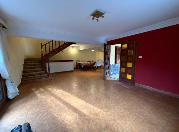 Casa · 231m² · 7 Ambientes · 1 Cochera