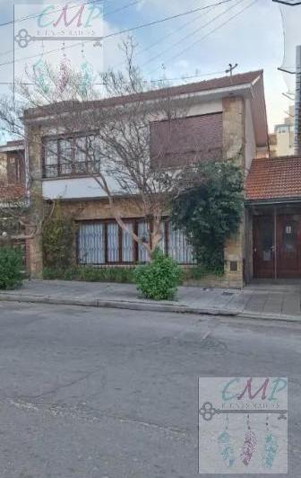 Casa · 150m² · 5 Ambientes · 2 Cocheras