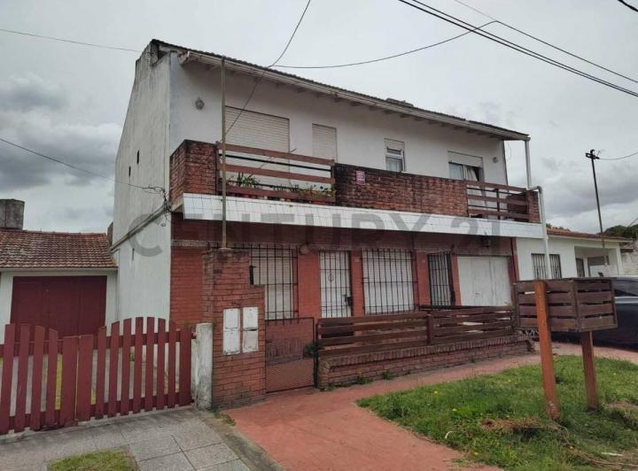 Casa · 95m² · 7 Ambientes · 1 Cochera