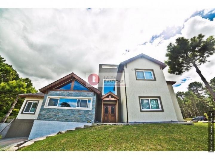 Casa · 350m² · 4 Dormitorios