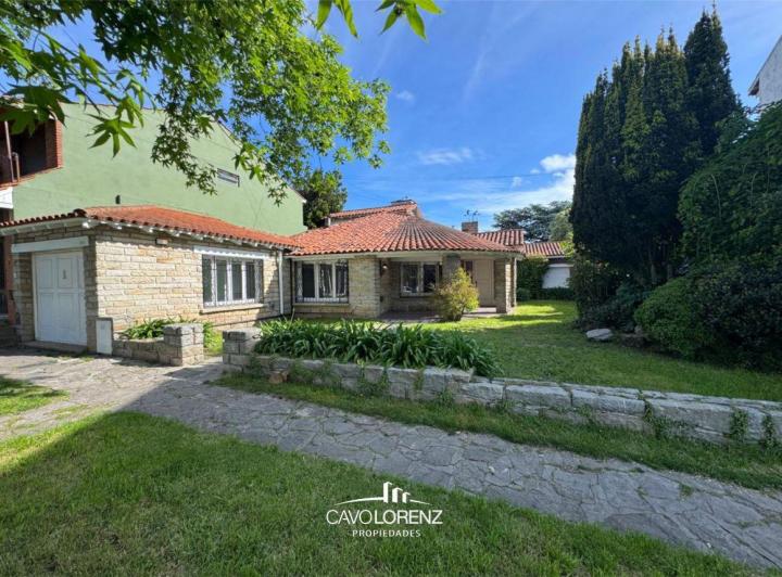 Casa · 400m² · 9 Ambientes · 1 Cochera