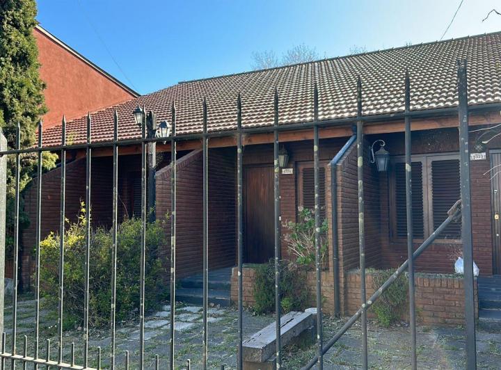 Casa · 1m² · 3 Ambientes · 1 Cochera