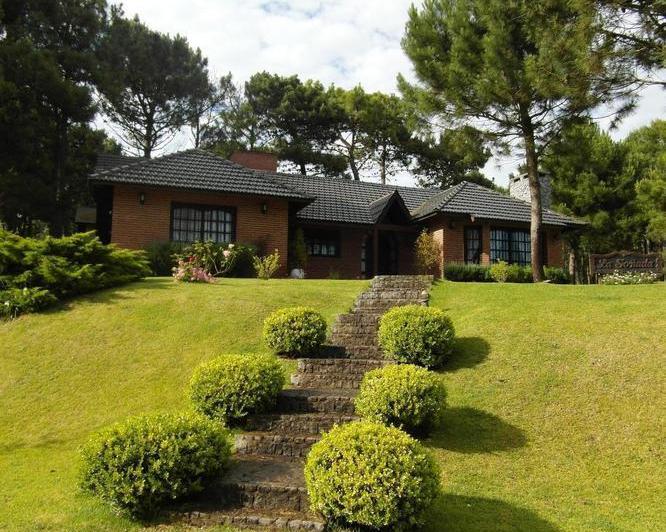 Casa · 205m² · 4 Dormitorios · 2 Cocheras