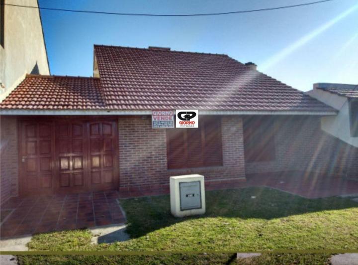 Casa · 100m² · 4 Dormitorios · 1 Cochera