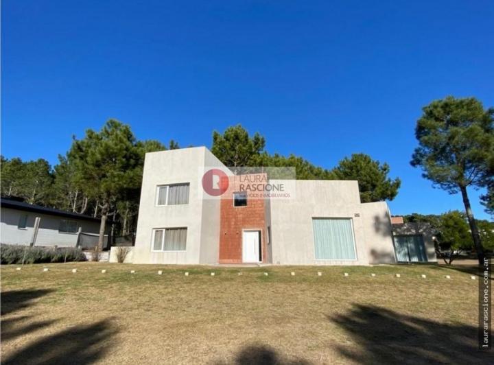 Casa · 250m² · 4 Dormitorios