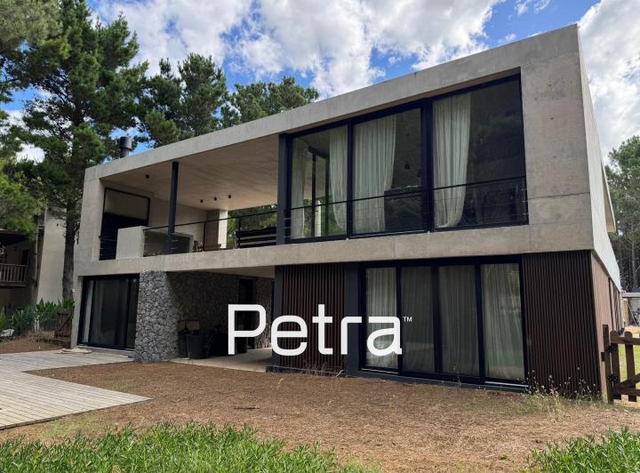 Casa · 290m² · 6 Ambientes