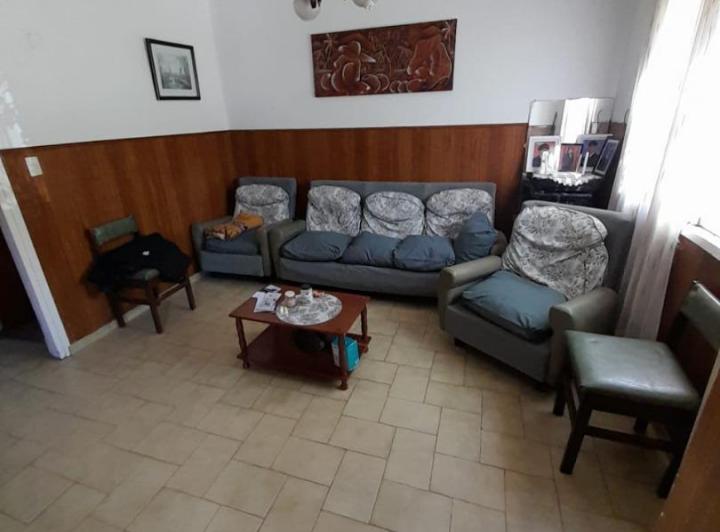 Casa · 180m² · 5 Ambientes · 2 Cocheras