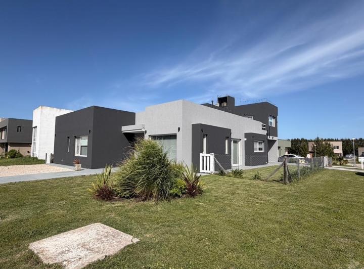 Casa · 186m² · 4 Ambientes · 1 Cochera