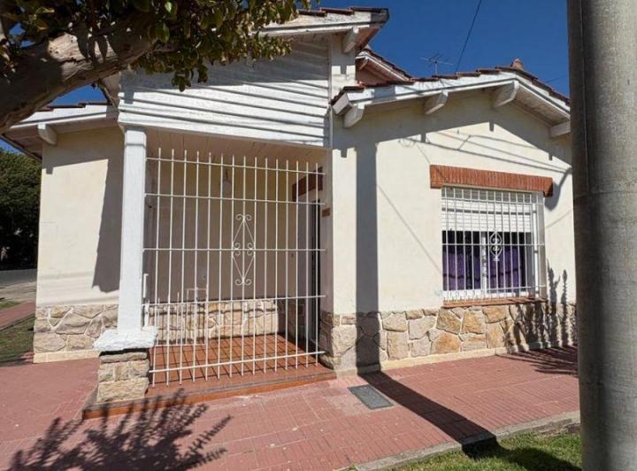 Casa · 92m² · 3 Ambientes · 1 Cochera