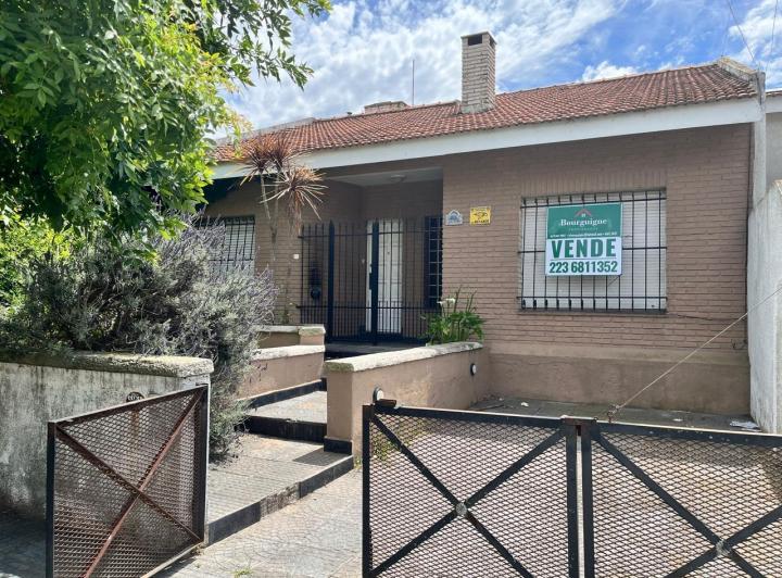 Casa · 141m² · 4 Ambientes · 1 Cochera