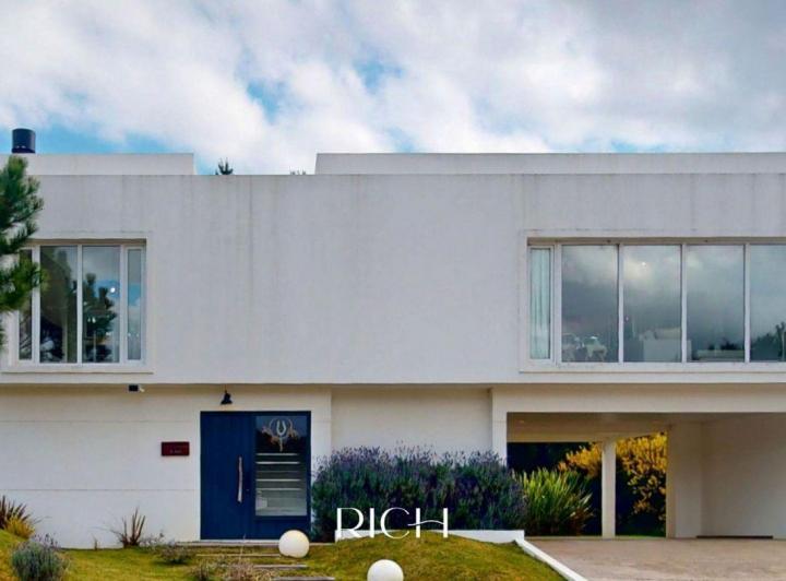 Casa · 200m² · 5 Ambientes