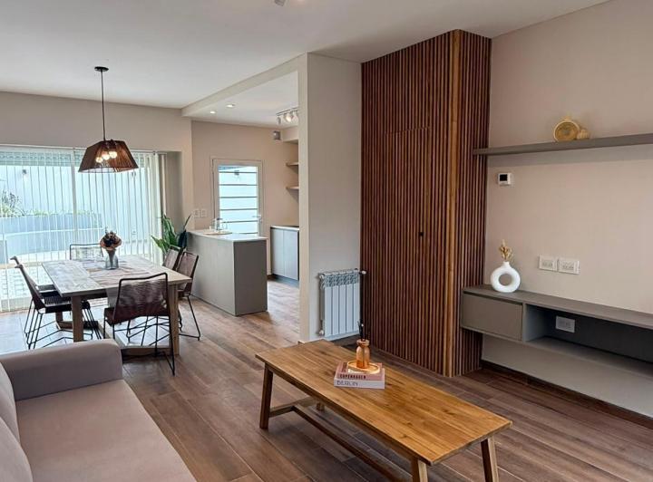 Casa · 80m² · 3 Dormitorios · 2 Cocheras